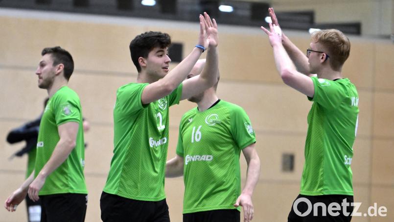 Christian Scherl (Zweiter von links/Szene aus einem früheren Spiel) war nach langer Verletzungspause gegen Oelsnitz wieder dabei. Bild: Hubert Ziegler