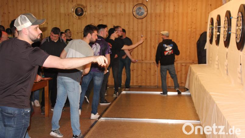 Vollste Konzentration beim Wurf auf die Dartscheibe war angesagt. Bild: kro