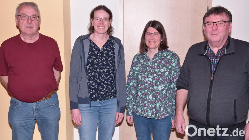 Sie führen die nächsten drei Jahre den Stopselclub Aschach (von links) Vorsitzender Gerhard Meier, Schriftführerin Petra Grädler, Kassiererin Gabi Rembold, stellvertretender Vorsitzender Josef Schäffer. Bild: sche