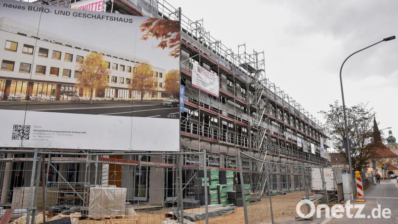 So sieht das Büro- und Geschäftshaus von der Regensburger Straße aus gesehen aus. Bild: Stephan Huber