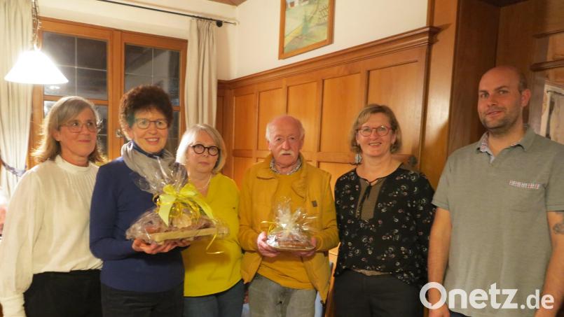Der Gartenbauverein Ammerthal ernennt Ehrenmitglieder (von links) Vorstandsmitglied Elisabeth Hausmann, Ehrenmitglied Renate Grasser, Vorstandsmitglied Martina Eckl, Ehrenmitglied Rudi Pirkl, Vorstandsmitglied Monika Wismeth und Kreisfachberater Markus Fuchs. Bild: Angela Kleylein/exb
