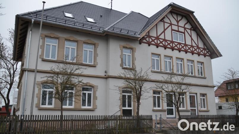 Ab Herbst diesen Jahres wird das zur Kita umgebaute altes Schulgebäude Bayreuther Straße vom Gemeinde-Nachwuchs bezogen. Bild: ak