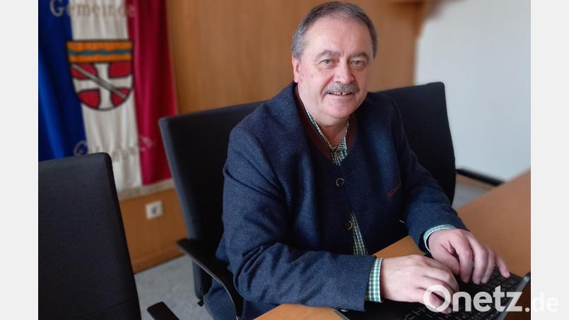 Seit 28 Jahren Rathaus-Chef in Gebenbach: Peter Dotzler feiert am 21. März seinen 60. Geburtstag. Bild: hka