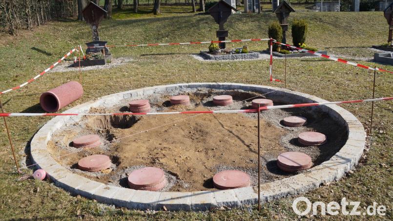 Das Urnenrondell am Friedhof ist bereits angelegt und mit Thansteiner Granit eingefasst Bild: wel