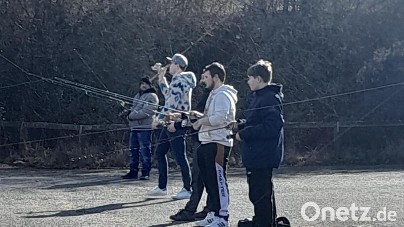 Die Teilnehmer haben den Vorbereitungslehrgang zur Fischerprüfung erfolgreich abgeschlossen. Bild: Marcel Seiter/exb