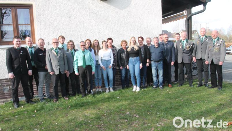 Schützenmeister Johannes Zeug (rechts) freut sich über die vielen jungen Leute, die Verantwortung übernehmen. Bild: pi
