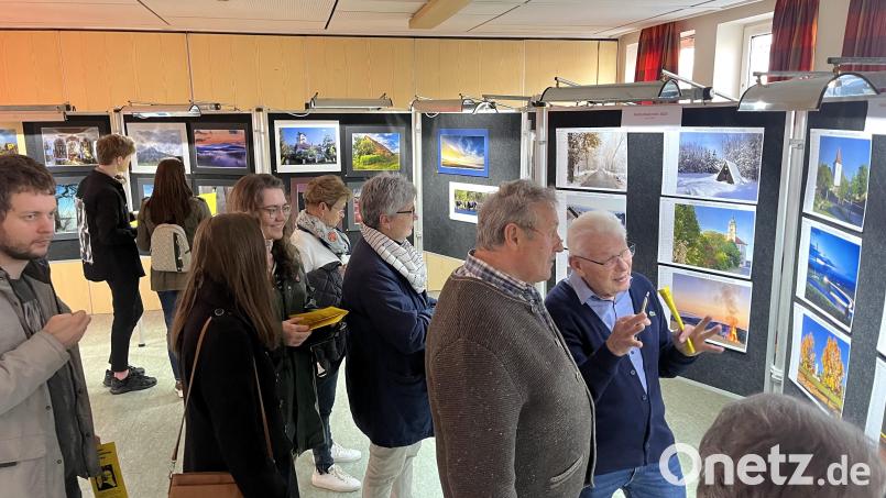Rund 250 Besucher waren begeistert von der Ausstellung der Fotofreunde im Jugendheim. Neben den Ausstellungsbildern wurden vertonte Multivisionsschauen präsentiert. Bild: mor