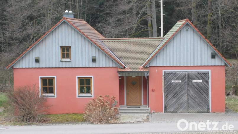Der Eingangsbereich beim Gemeinschaftshaus soll nach dem Wunsch des Kommandanten Christian Maurer auf Vordermann gebracht werden. Bild: pi