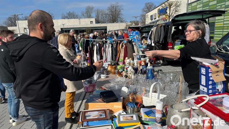 Ein vielfältiges Angebot an allen Ständen ist beim Ostermarkt in Neunburg vorm Wald geboten. Bild: sns