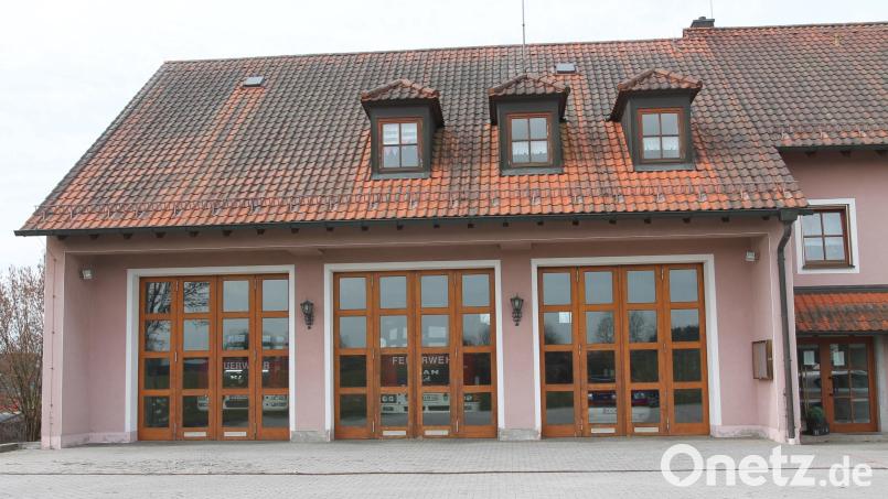 Beim Waidhauser Feuerwehrhaus ist ein An- und Umbau geplant. Bild: pi