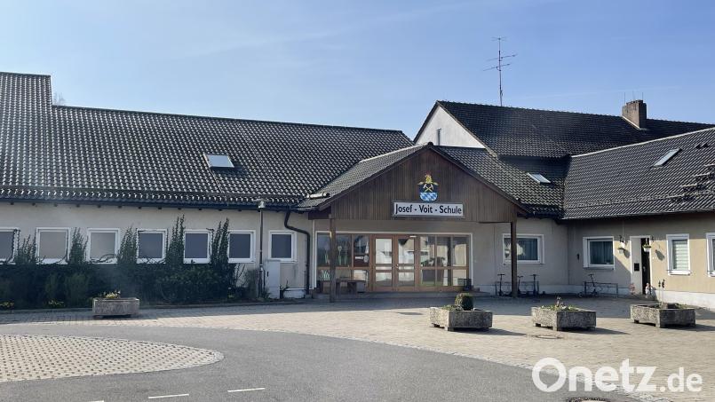 Die Sanierung der Grundschule in Freihung erregt die Gemüter im Marktgemeinderat. Bild: Krones