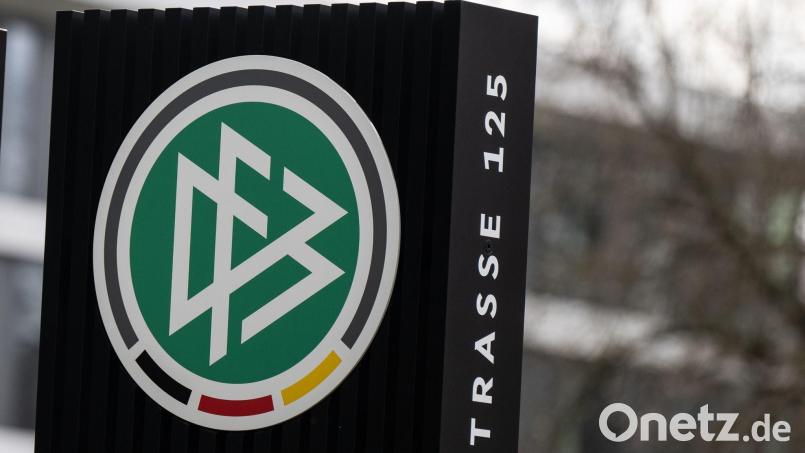 Der Deutsch Fußball-Bund wechselt von Adidas zu Nike. Symbolbild: Boris Roessler/dpa