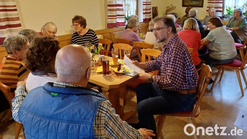 Gemütliches Beisammensein war beim VdK-Osterkaffee im OWV-Heim in Tirschenreuth angesagt. Bild: VdK Tirschenreuth/exb