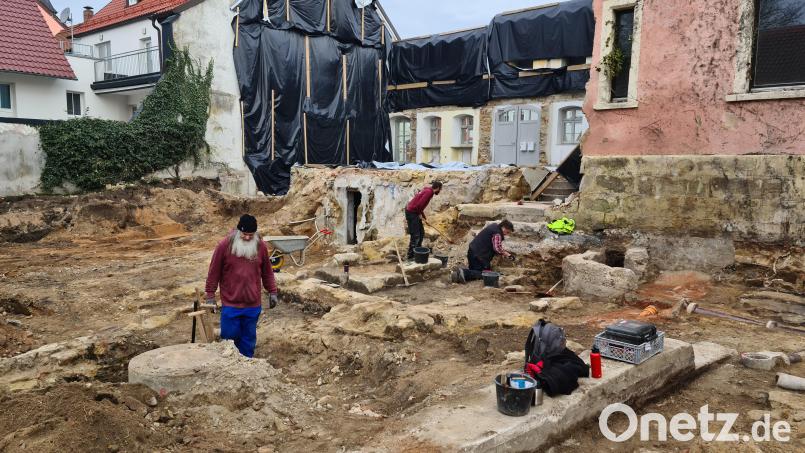 Ein Team von Archäologen untersucht die Baustelle an den Verwaltungsgebäuden. Bild: sne