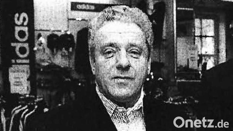 Herbert Franz in seinem „Reich“. Bis 1999 war der gebürtige Tirschenreuther der Geschäftsführer in der Wöhrl-Filiale am Unteren Markt in Weiden. Archivbild: Karin Wilck