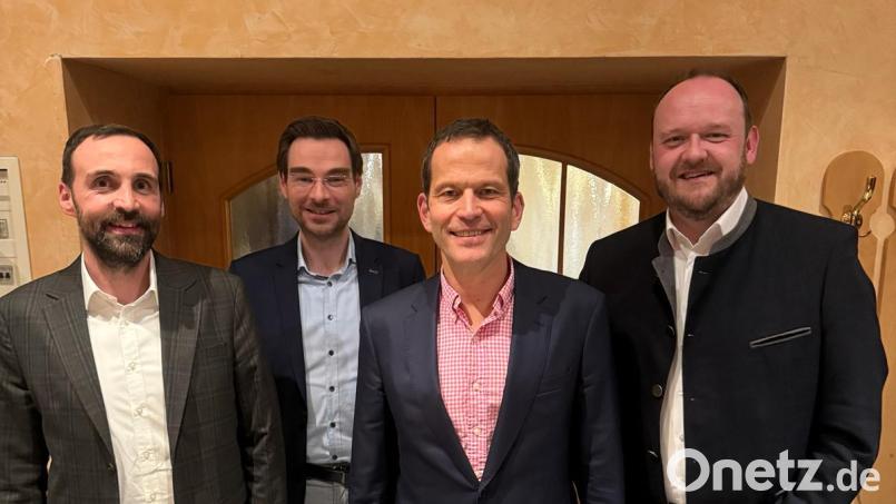 Von links: Armin Bulenda, Bürgermeister von Moosbach, CSA-Kreisvorsitzender und Listenkandidat zur Europawahl; CSU-Kreisvorsitzender und Landtagsabgeordneter Stephan Oetzinger, Bundestagsabgeordneter Albert Rupprecht und Landrat Andreas Meier. Bild: CSU-Kreisverband Neustadt/Markus Ziegler/exb