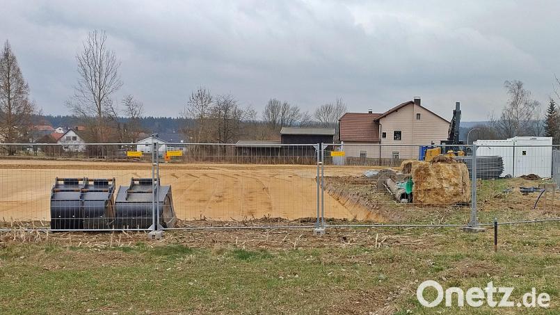 Seit einigen Wochen wird das Baufeld für den neuen Markt vorbereitet. Bild: ld