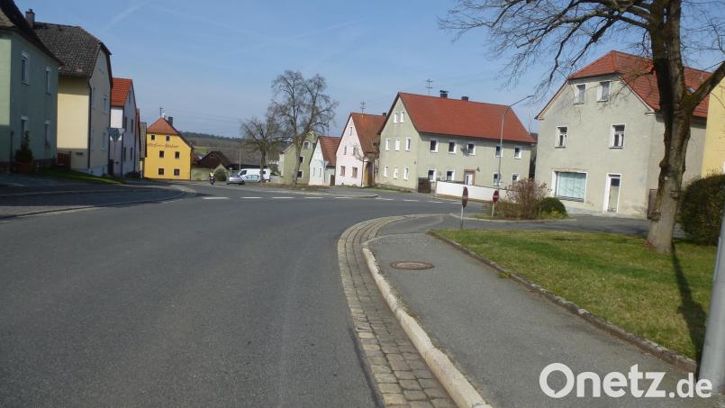 Der zweite Bauabschnitt der Dorferneuerung Kaltenbrunn &quot;Marktplatz West&quot; und &quot;Staatsstraße 2966&quot; mit Verbreiterung der Engstelle kann starten. Für 2024 sind dafür 696 000 Euro eingeplant. Bild: bk