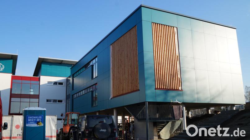 In nur 89 Tagen entsteht der Erweiterungsbau der Grundschule. Bild: wel