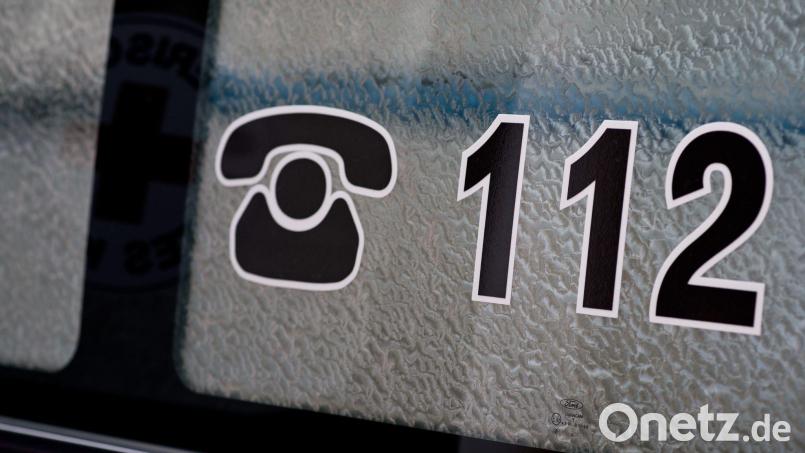 Ein Mann soll in einer Nacht etwa 300 Notrufe bei einer Rettungsleitstelle abgesetzt haben - ohne dass tatsächlich ein Notfall vorlag. Symbolbild: David-Wolfgang Ebener/dpa