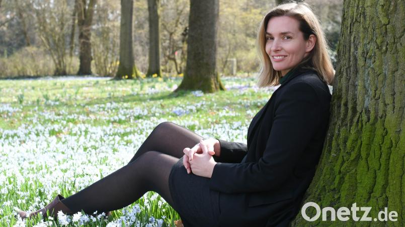 Im Grünen fühlt sich Laura Weber wohl. Bei den Grünen im Landtag auch. Nun feiert die Weidener Stadträtin 40. Geburtstag. Bild: Gabi Schönberger