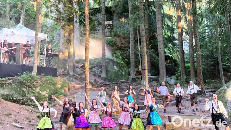 &quot;Der Watzmann ruft&quot; mit Tirschenreuther Beteiligung: Chor und Ballettgruppe der Kreismusikschule sind auch auf der Wunsiedler Freilichtbühne gerngesehene Akteure. Archivbild: stg