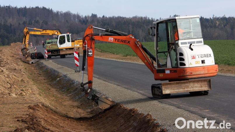 Nun ist die Straße zwischen Triebendorf und der Eisenbahnbrücke wieder eine Baustelle. Bild: wro