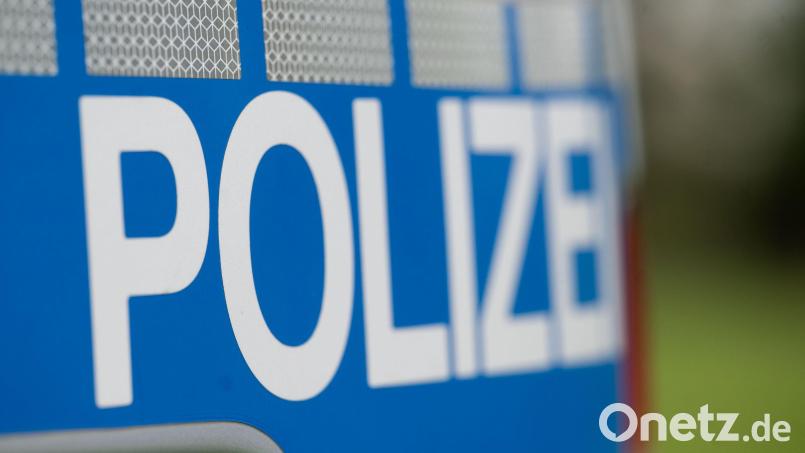 Die Polizei kontrollierte ein Fahrzeuggespann aus Polen. gegen den Fahrer betsand ein Fahrverbot. Bild: Marijan Murat/dpa