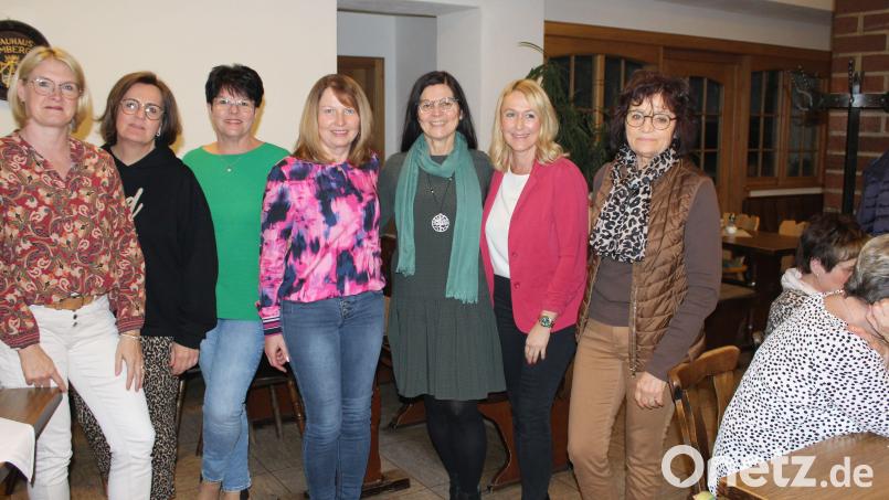 Der Vorstand des Obst- und Garbenbauvereins Schwend, von links: Jana Kontny, Heike Herbst (Kassier), Gabi Päßler, Petra Danhauer (Zweite Vorsitzende); Gerda Stollner, Sandra Weis, Anita Utz. Bild: sis