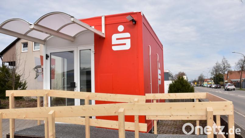 Die Sparkassen-Filiale in Ammersricht ist jetzt nicht mehr im angestammten Gebäude an der Hirschauer Straße 2a zu finden, sondern neu an der Bayreuther Straße 43 auf dem Gelände der Firma Küblbeck. Bild: Stephan Huber