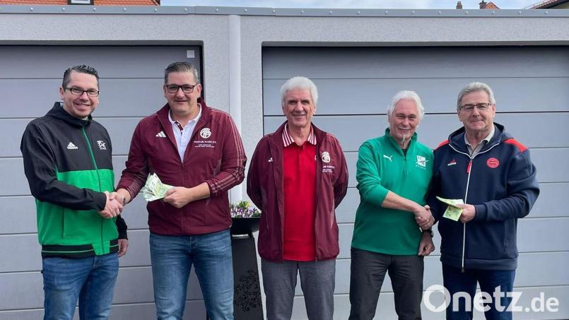 Freuen sich gemeinsam über die Spende: Peter Kämpf, Christian Haberkorn, Gerhard Stadler, Franz Bäumler und Harald Sigritz (von links). Bild: M. Stadler