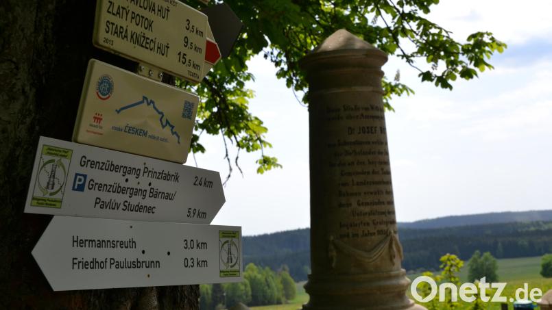 Am grenzüberschreitenden Böttger-Wanderweg bei Bärnau wurden mehrere zweisprachige Infotafeln gestohlen. Archivbild: jeb