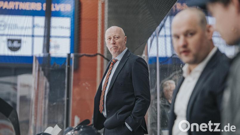 Doug Mason (hinten) ist ein erfahrener und renommierter Eishockey-Trainer. Mit seinen Tilburg Trappers trifft er im Play-off-Halbfinale der Oberliga ab Samstag auf die Blue Devils Weiden. Bild: Heike Muller/exb