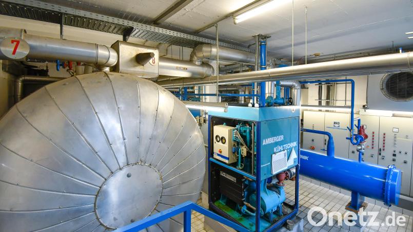 Die Kühlanlage der Amberger Eishalle ist bereits 33 Jahre alt. Sie muss dringend erneuert werden. Bild: Petra Hartl