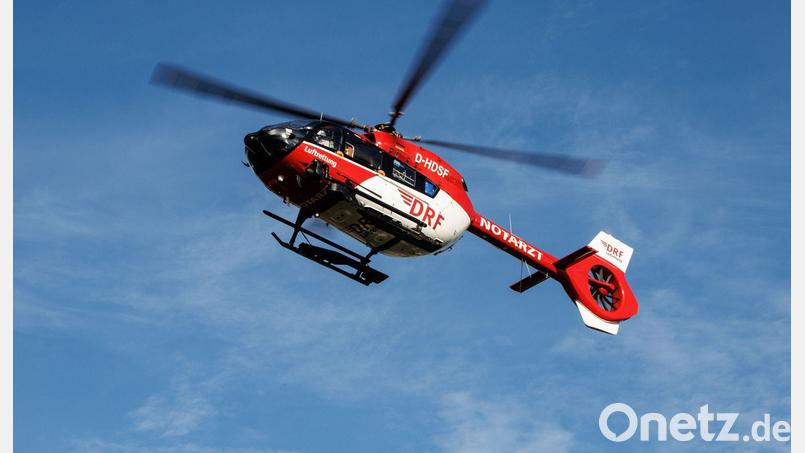 Ein Hubschrauber brachte einen Jungen in ein Krankenhaus, nachdem er zusammen mit seinem Vater mit einem Quad stürzte. Symbolbild: Matthias Balk/dpa