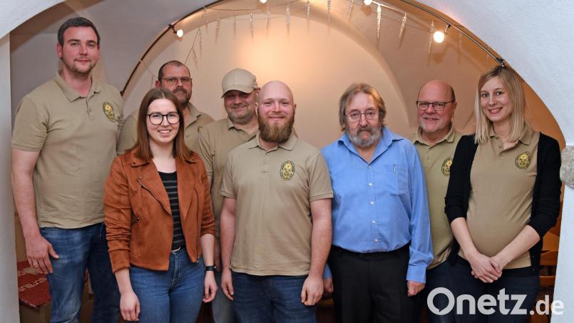 Die neu gewählte Vorstandsriege des OWV Beidl (von links): Wanderwart Michael Lindner, Zweite Vorsitzende Alena Schön, Vorsitzender Martin König, Wegewart Thomas Senfft, Schriftführer Johannes Wein, Fotowart Rudi Gebert, Naturschutzwart Wolfgang Jäger und Kassiererin Katharina Schwägerl. Bild: Karl Dietz/exb