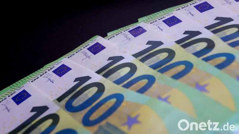 Auf fast neun Millionen Euro summiert sich der Haushalt der Marktgemeinde Königstein für 2024. Symbolbild: Karl-Josef Hildenbrand/dpa