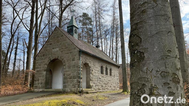 Die Bildkapelle &quot;Maria vom Troste&quot; in Neustadt steht auf städtischem Grund in der Nähe des Gymnasiums. Sie wurde vor 70 Jahren auf Wunsch des Klosters St. Felix gebaut. Unklar ist, wem sie gehört. Bild: Gabi Schönberger