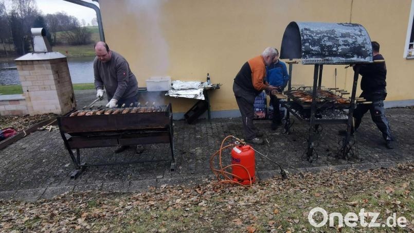 Am Karfreitag heißt es für die Mitglieder des Fischereivereins den Grill und die Räucherkammer anheizen. Bild: gz