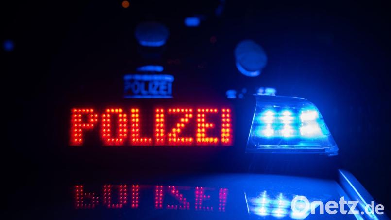 Eltern und Bruder tot, die Schwester verletzt - der Tatverdächtige wurde festgenommen. Symbolbild: Marijan Murat/dpa