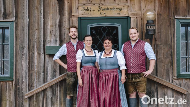 Der Duschlhof G'sang zählt zu den Top-Adressen bayerischer Volksmusik und wirkt erstmals beim Altbayerischen Adventsingen am 14. Dezember in der Stadtpfarrkirche St. Georg mit. Bild: Viktoria Hofmarcher/exb
