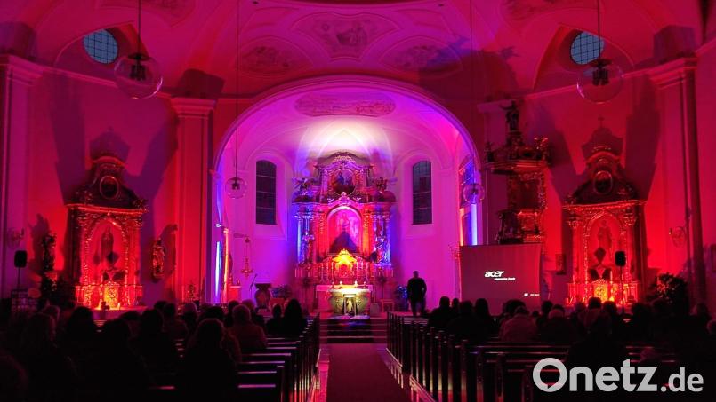 Der 6. Lobpreisabend der Bärnauer Klangfarben fand in der Hohenthaner Pfarrkirche statt. Bild: Karina Jobst/exb