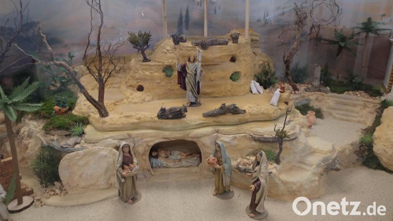 In der Flosser Pfarrkirche ist nun eine österliche Szene in der Jahreskrippe zu sehen. Die Figuren stammen aus der Hand des mittlerweile verstorbenen Ebnather Schnitzers Gerhard Schiener. Bild: le