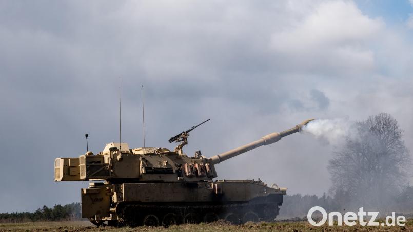 Das hört man: Eine amerikanische Panzerhaubitze vom Typ M109 &quot;Paladin&quot; feuert auf dem Truppenübungsplatz Grafenwöhr. Bis 31. März dürfen die US-Streitkräfte hier wegen einer Ausnahmegenehmigung des Bundesverteidigungsministeriums rund um die Uhr üben. Symbolbild: Casey Slusser