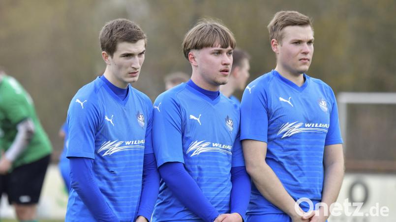 Die Vilsecker Abwehrmauer mit (von links) Lukas Madl, Jona Lang und Lukas Federer steht. Gegen die SpVgg Pfreimd will der FV Vilseck an die Leistung beim Auswärtssieg in Grafenwöhr anknüpfen. Bild: Hubert Ziegler