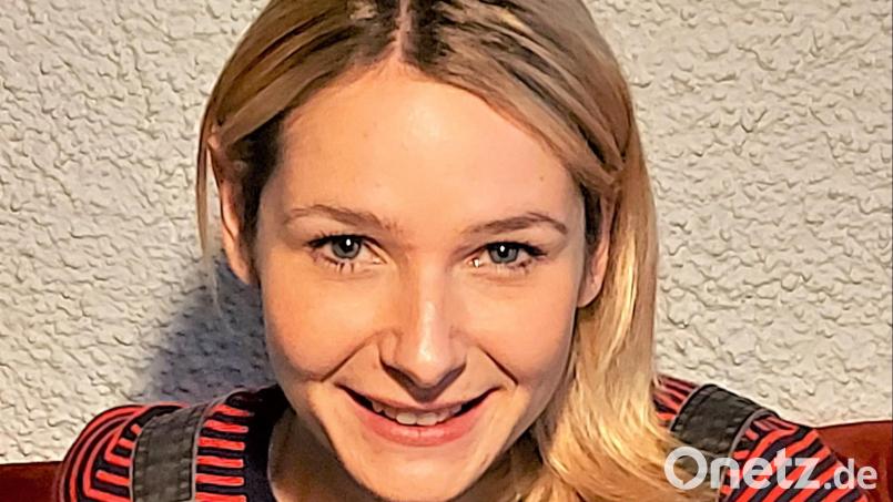 Die Schauspielerin Julia Gruber bietet Altenheimen eine adventliche Lesung an, die sie innerhalb weniger Tage zusammen mit Künstlerkollegen erstellte. Bild: lg