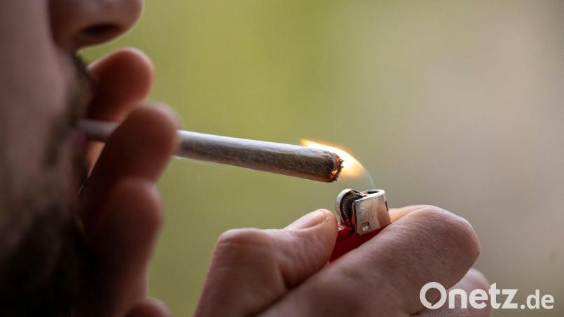 Feuer frei? Am 1. April eigentlich noch nicht. Denn wer dann schon Cannabis raucht, kann die Droge nicht legal bezogen haben. Symbolbild: Hannes P. Albert