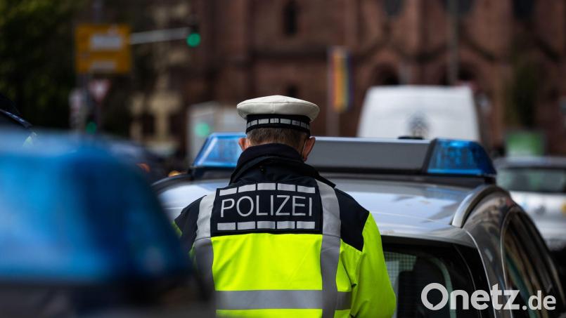 Die Polizei kontrollierte einen Autofahrer in Mitterteich. Symbolbild: Philipp von Ditfurth/dpa/Symbolbild