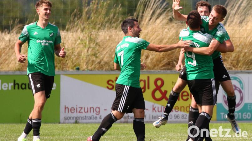 Nur zu gerne würden die Spieler des TSV Reuth einen Sieg im Kellerduell gegen den SC Kirchenthumbach bejubeln. An Ostern finden in der Kreisliga Nord wichtige Spiele statt, was den Abstiegskampf betrifft. Archivbild: Dieter Jäschke