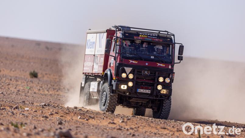 Renntruck &quot;Manni&quot; bei der Dakar Classic in Aktion: Beim &quot;&quot;Dakar-Briefing&quot; der Familie Ruppert kann auch der Lkw besichtigt werden. Bild: Ruppert
